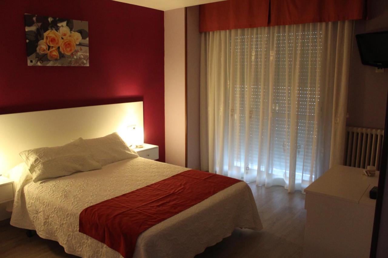 סנשנשו Hotel Fernandez מראה חיצוני תמונה